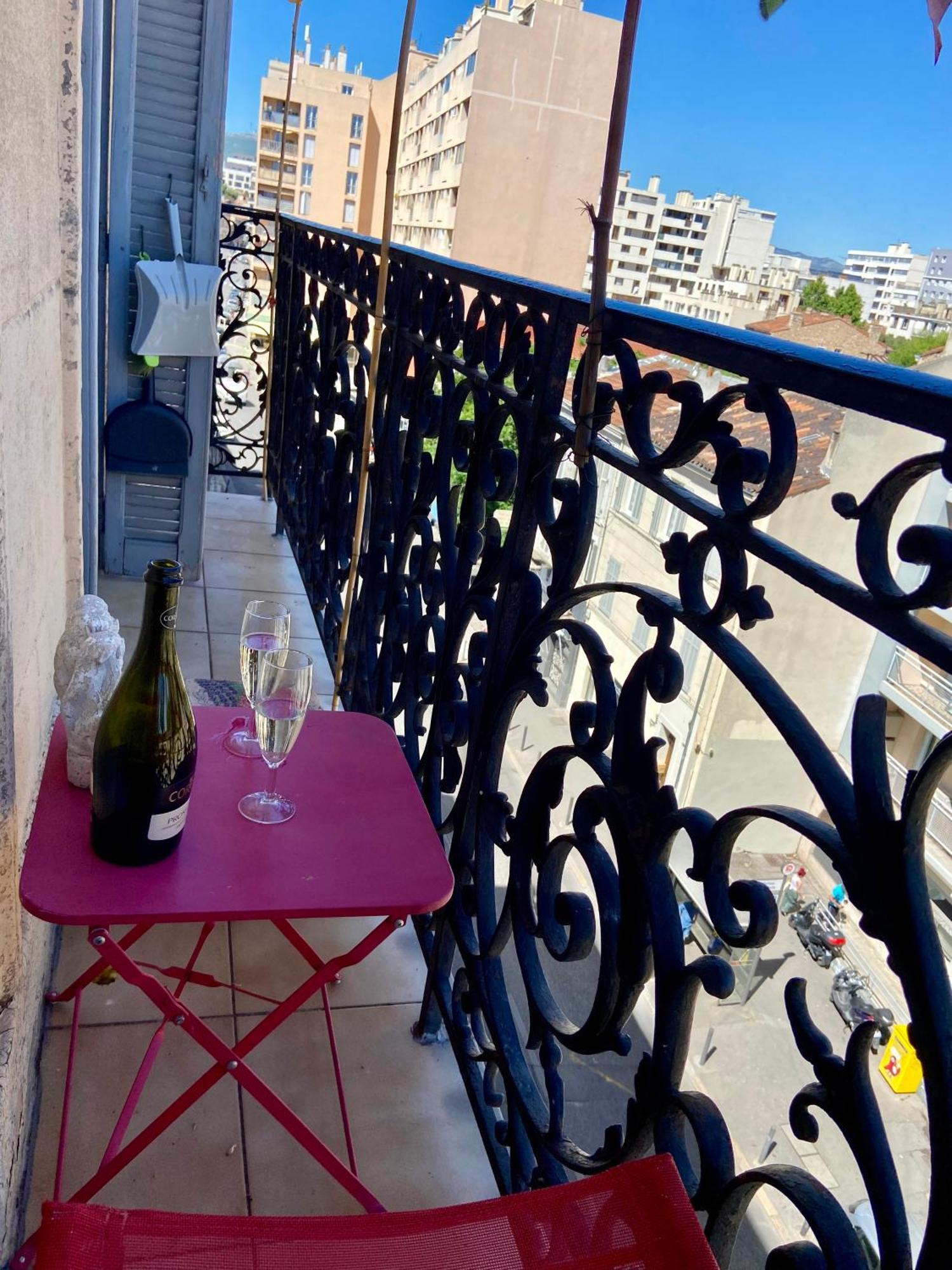 Logis Confortable - Accueillant Μασσαλία Εξωτερικό φωτογραφία